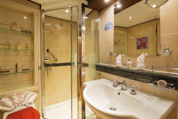 APT Travelmarvel MS Caledonian Sky Superior Suite 0.jpg